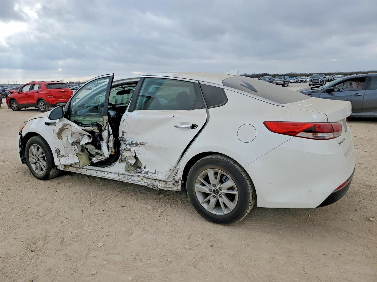 2016 Kia Optima Lx White vin: KNAGT4L34G5103242