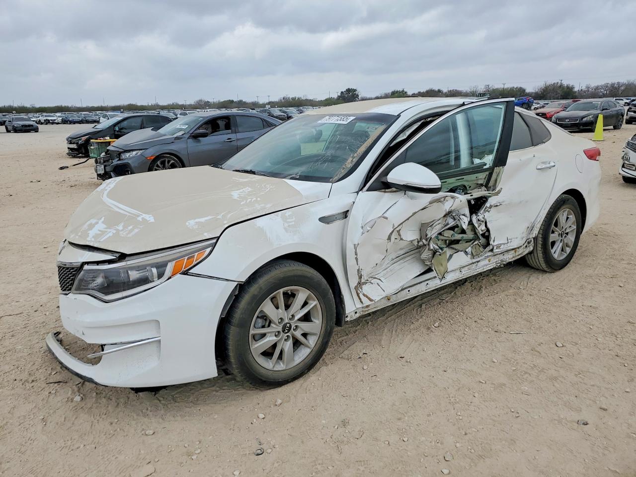 2016 Kia Optima Lx White vin: KNAGT4L34G5103242