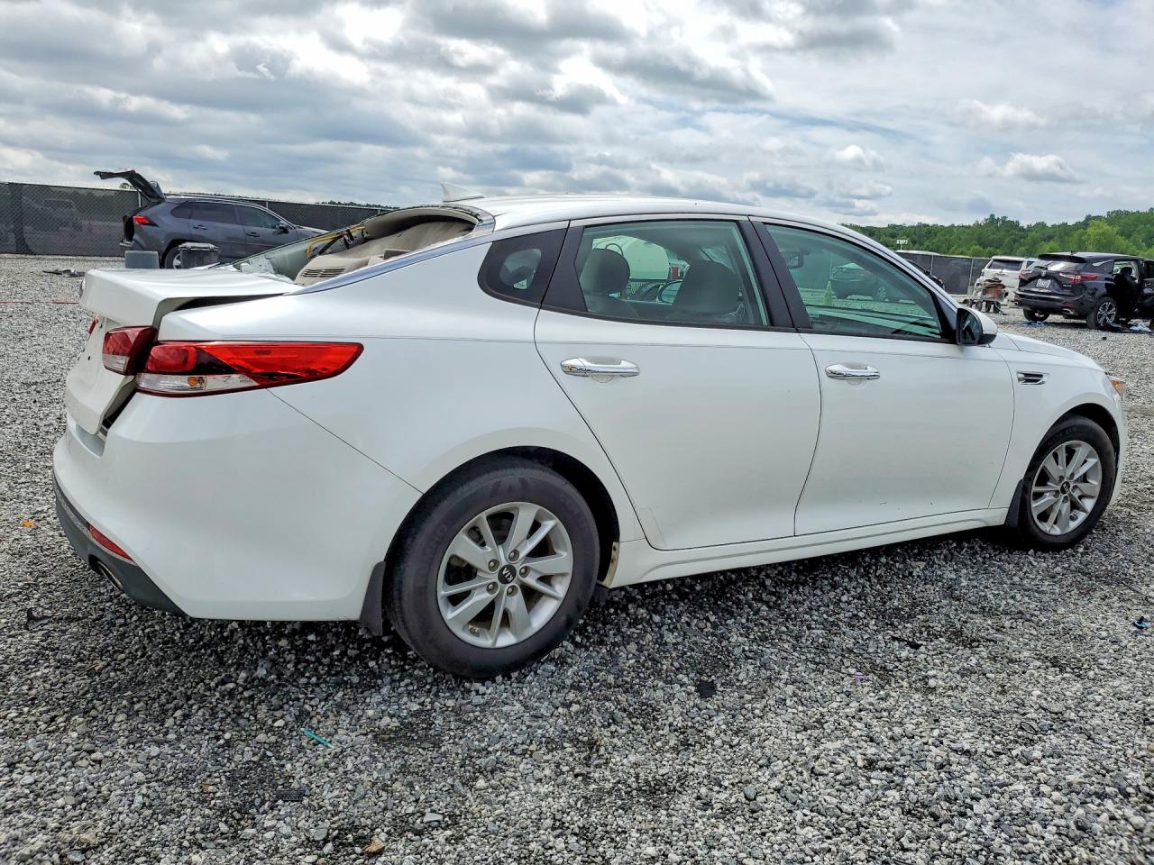 2016 Kia Optima Lx White vin: KNAGT4L35G5098455