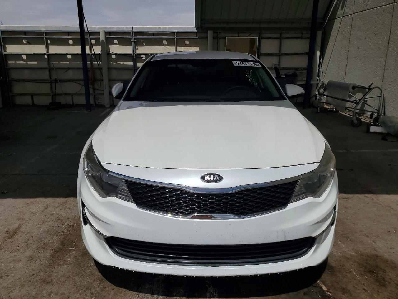 2016 Kia Optima Lx Белый vin: KNAGT4L3XG5072983