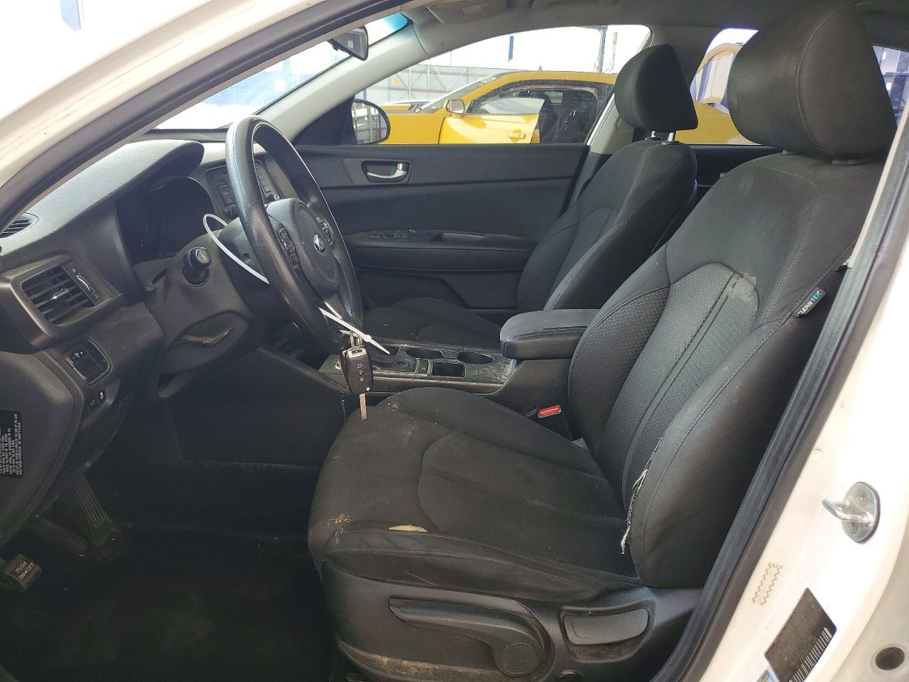 2016 Kia Optima Lx Белый vin: KNAGT4L3XG5072983