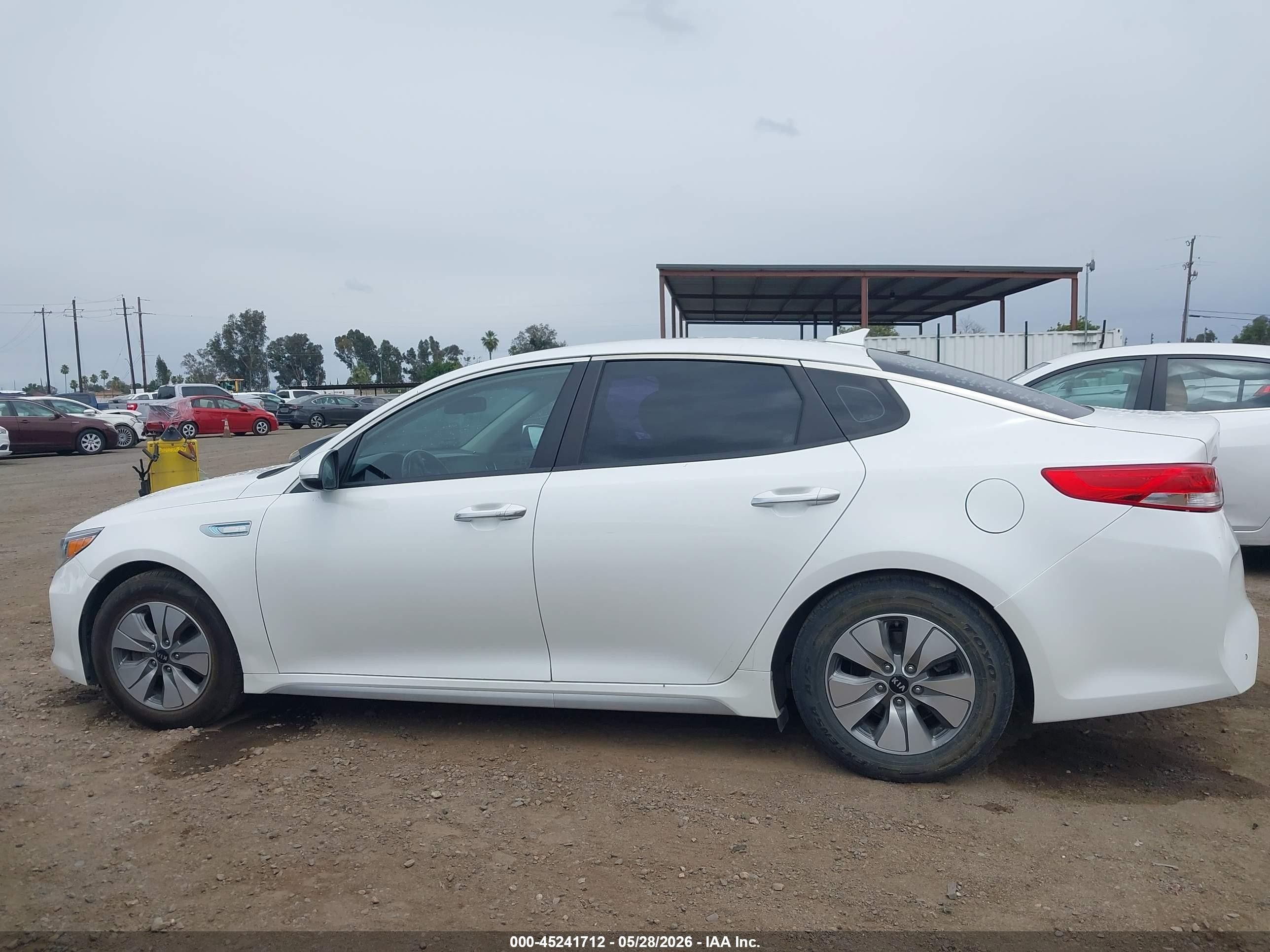 2017 Kia Optima Hybrid White vin: KNAGT4LE7H5013456