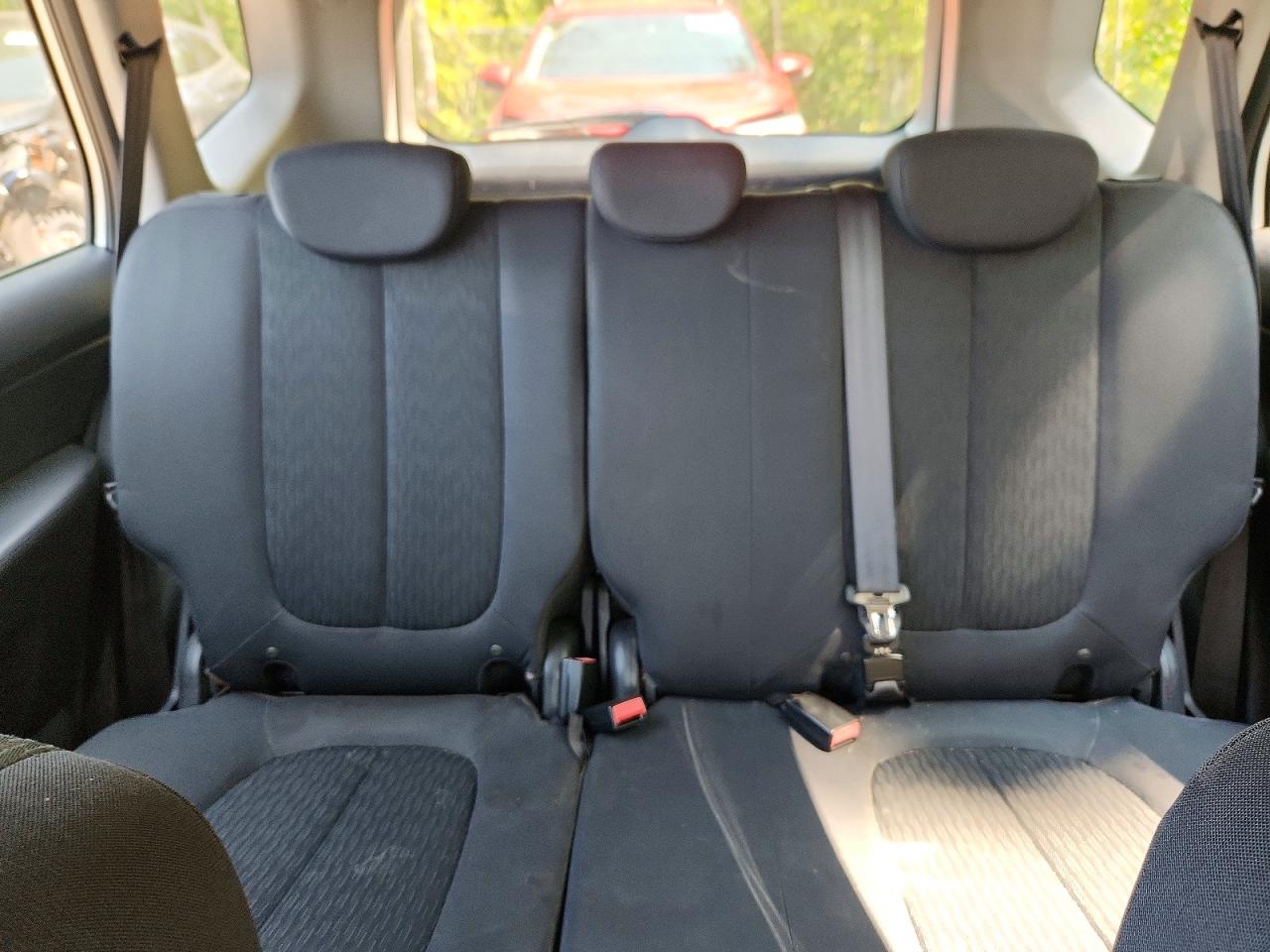 2012 Kia Rondo Silver vin: KNAHG8A84C7408995