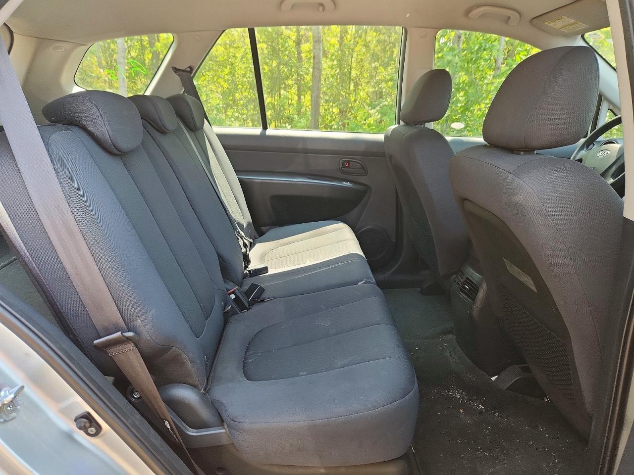 2012 Kia Rondo Silver vin: KNAHG8A84C7408995