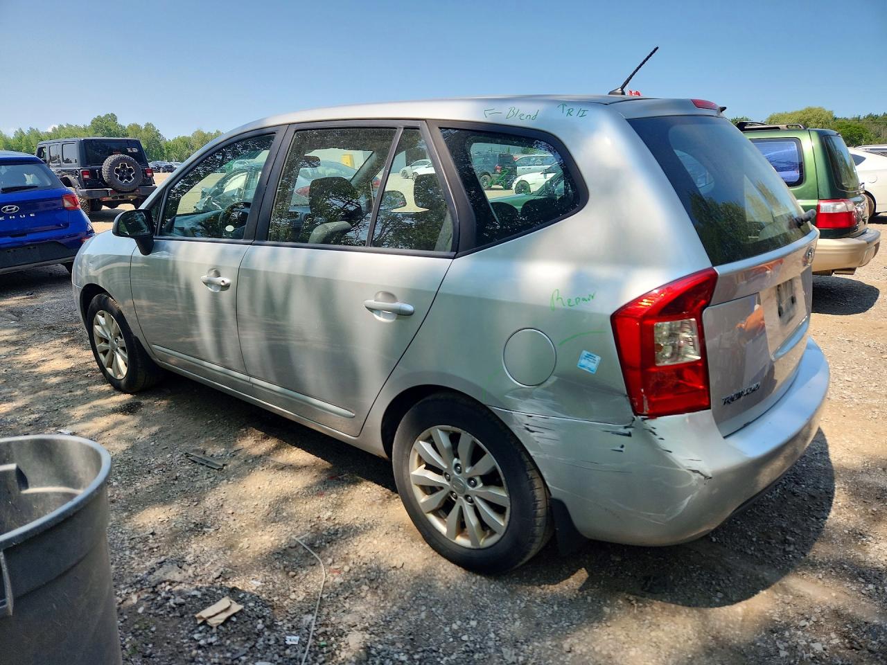 2012 Kia Rondo Silver vin: KNAHG8A84C7408995