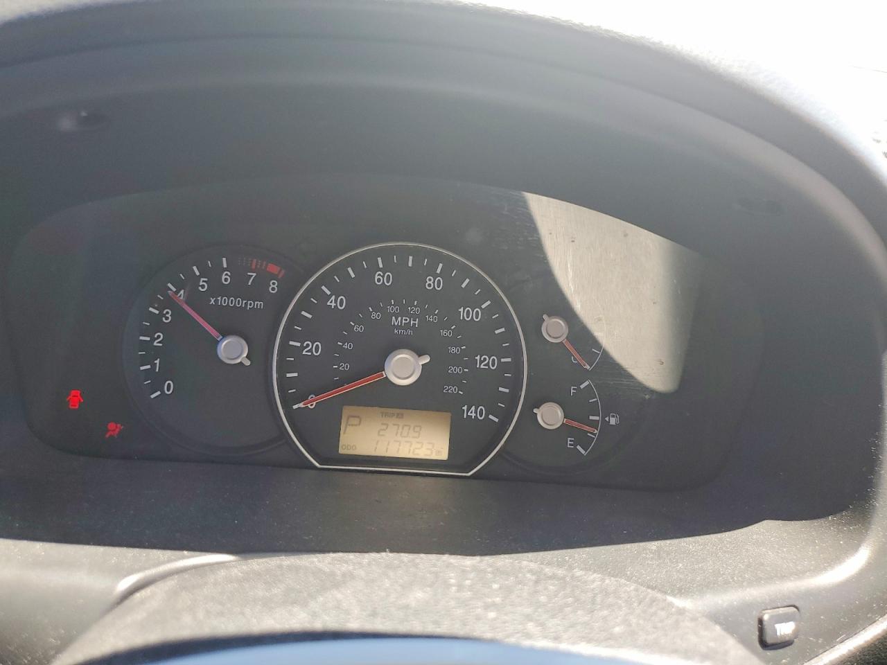 2010 Kia Rondo Lx Silver vin: KNAHG8C87A7308898