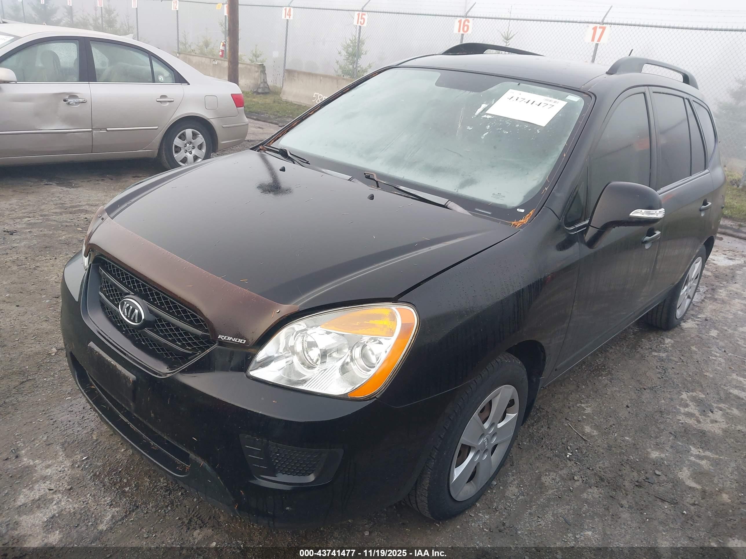 2010 Kia Rondo Lx Black vin: KNAHG8C90A7305401