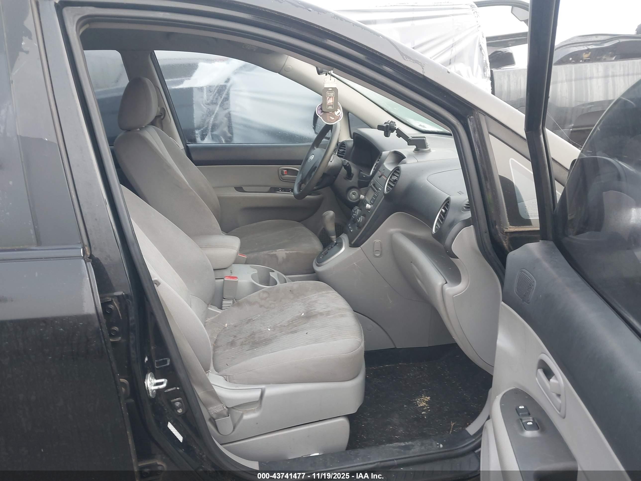 2010 Kia Rondo Lx Black vin: KNAHG8C90A7305401