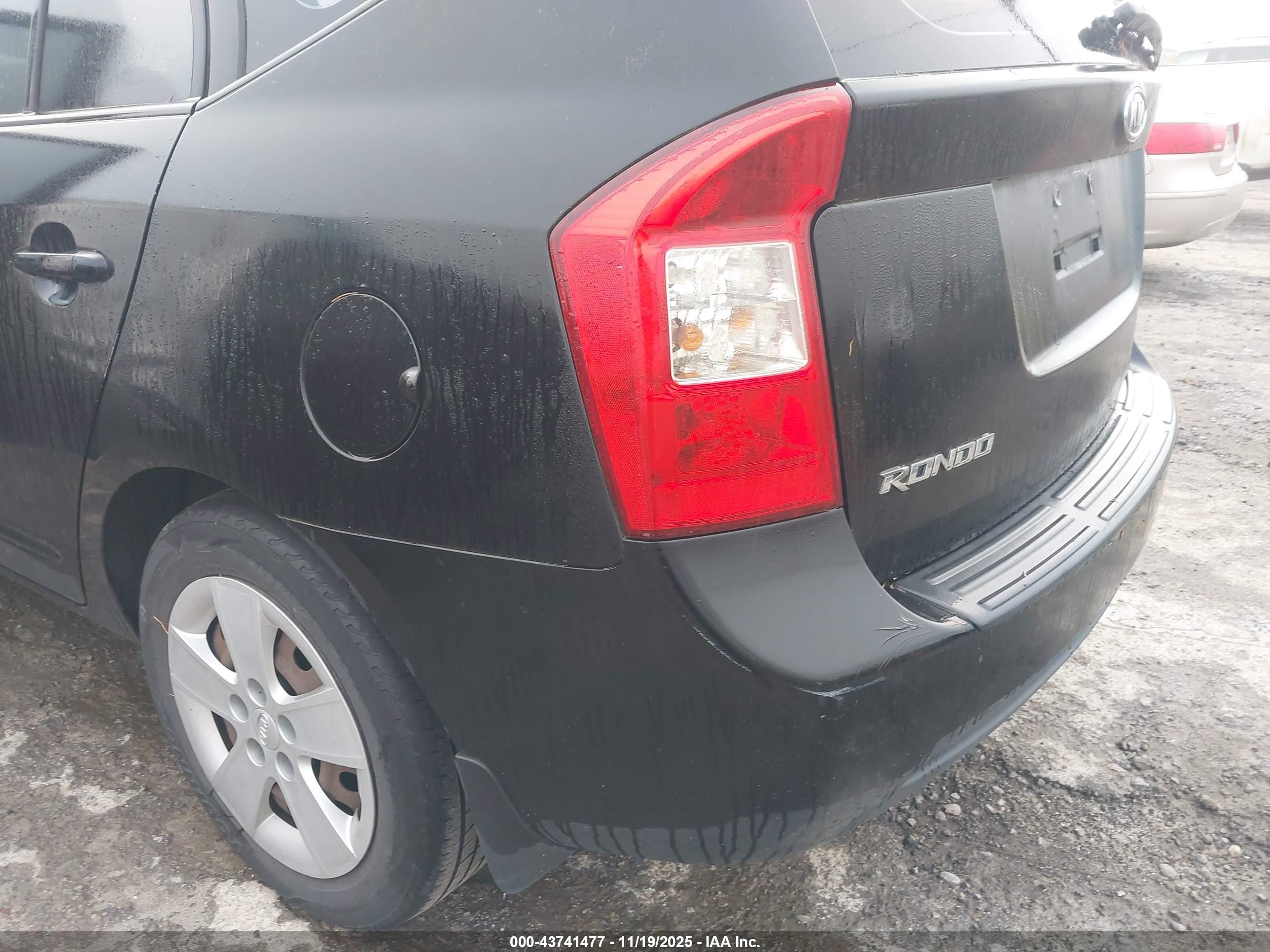 2010 Kia Rondo Lx Black vin: KNAHG8C90A7305401