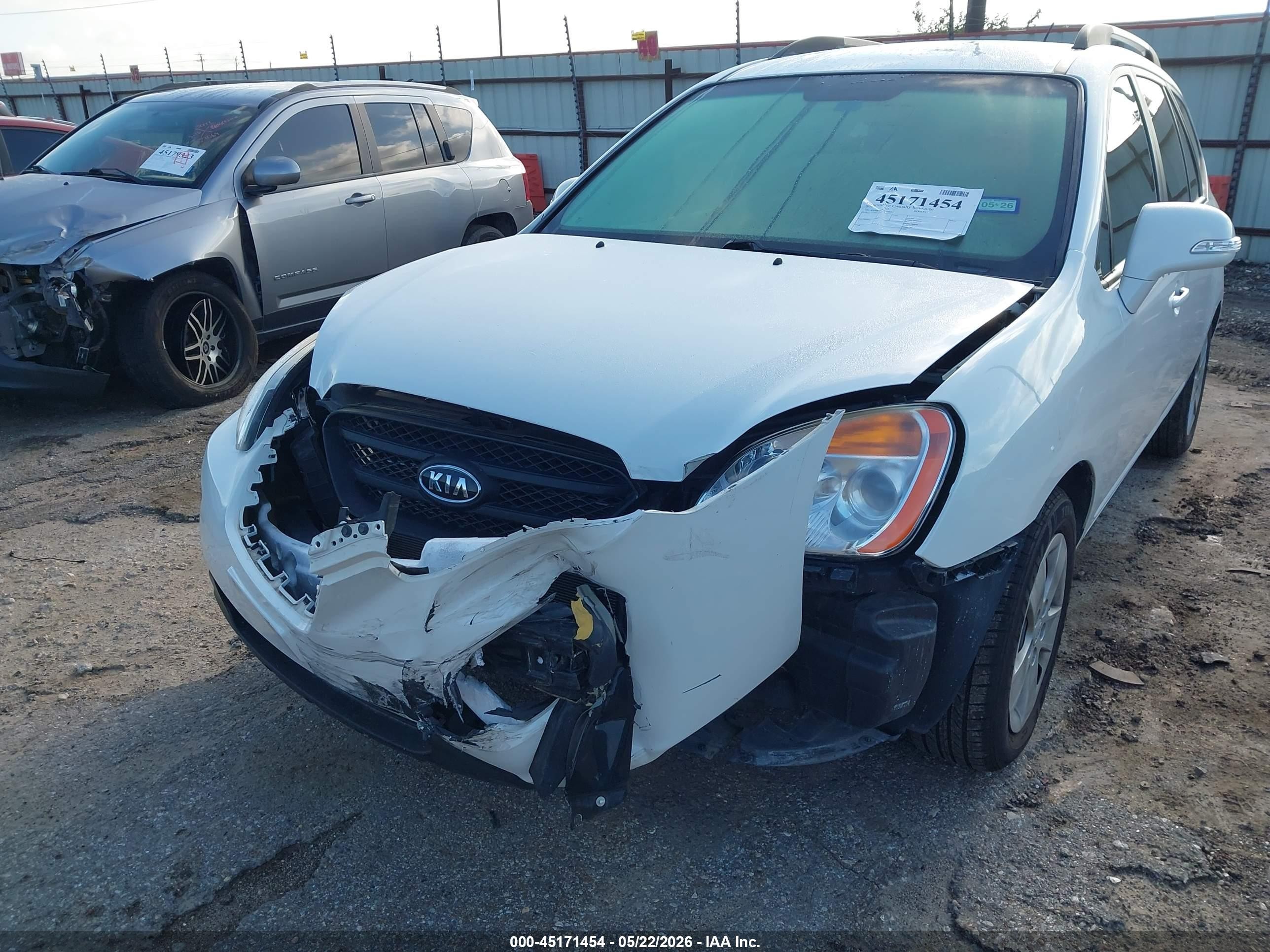 2010 Kia Rondo Lx White vin: KNAHG8C96A7308884