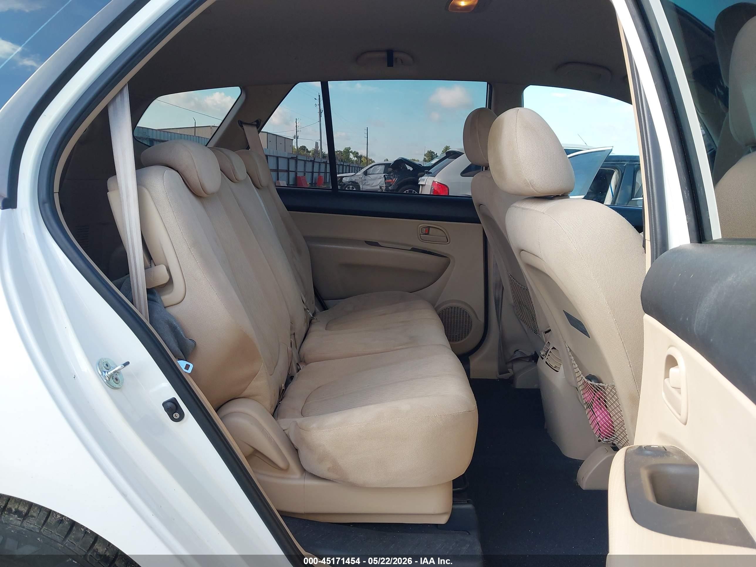 2010 Kia Rondo Lx White vin: KNAHG8C96A7308884