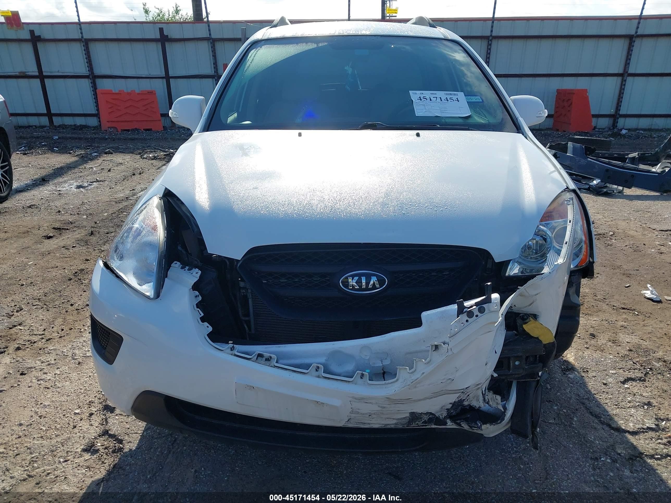 2010 Kia Rondo Lx White vin: KNAHG8C96A7308884