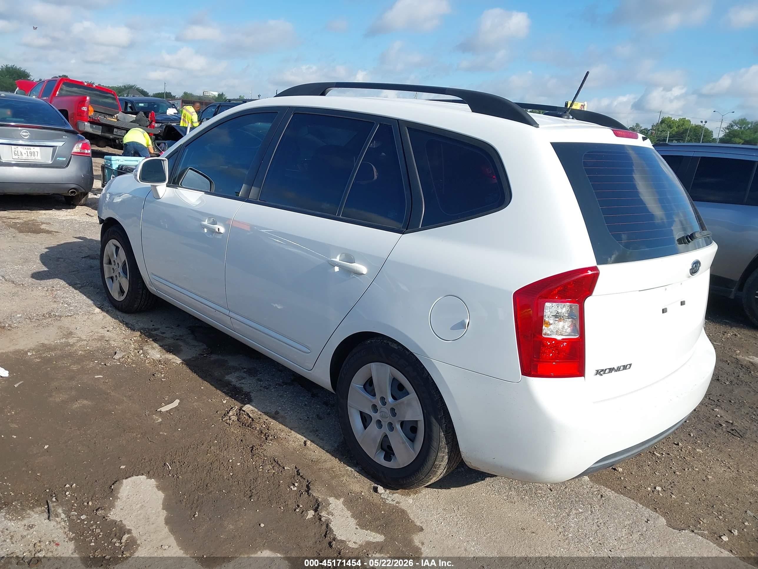 2010 Kia Rondo Lx White vin: KNAHG8C96A7308884