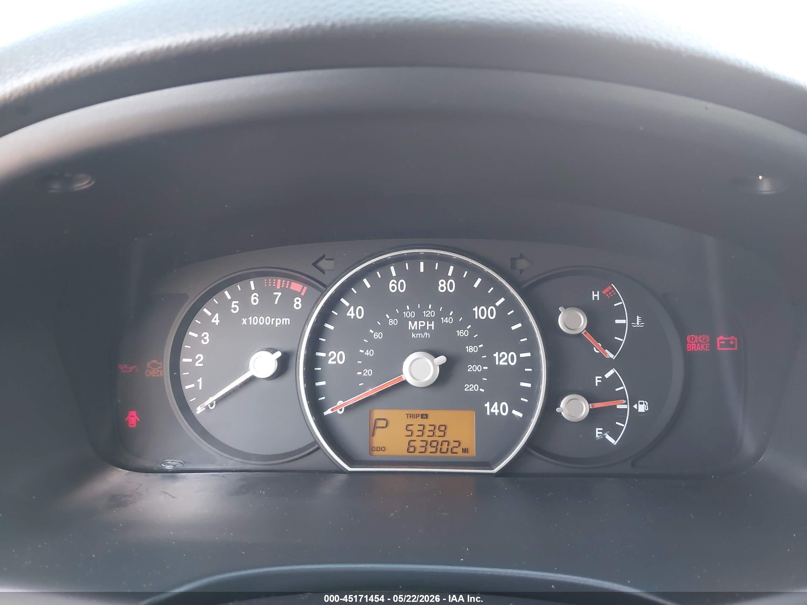 2010 Kia Rondo Lx White vin: KNAHG8C96A7308884