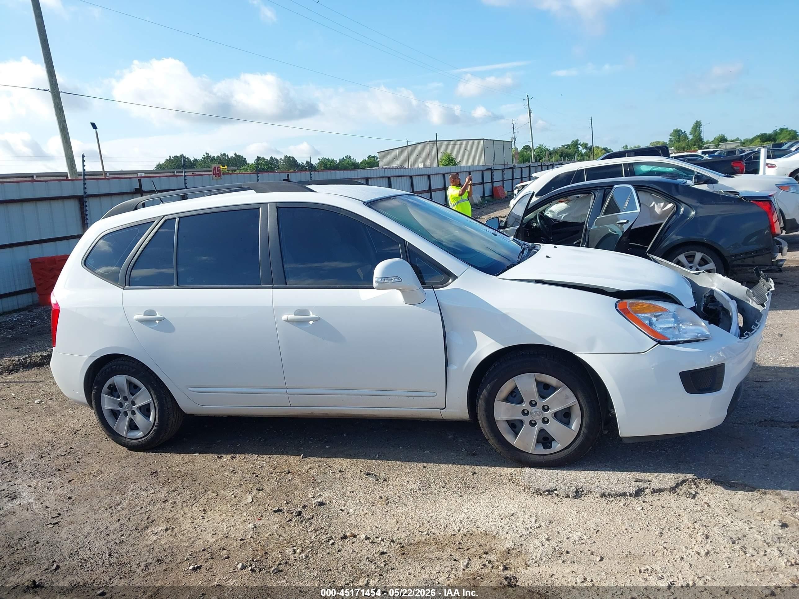 2010 Kia Rondo Lx White vin: KNAHG8C96A7308884