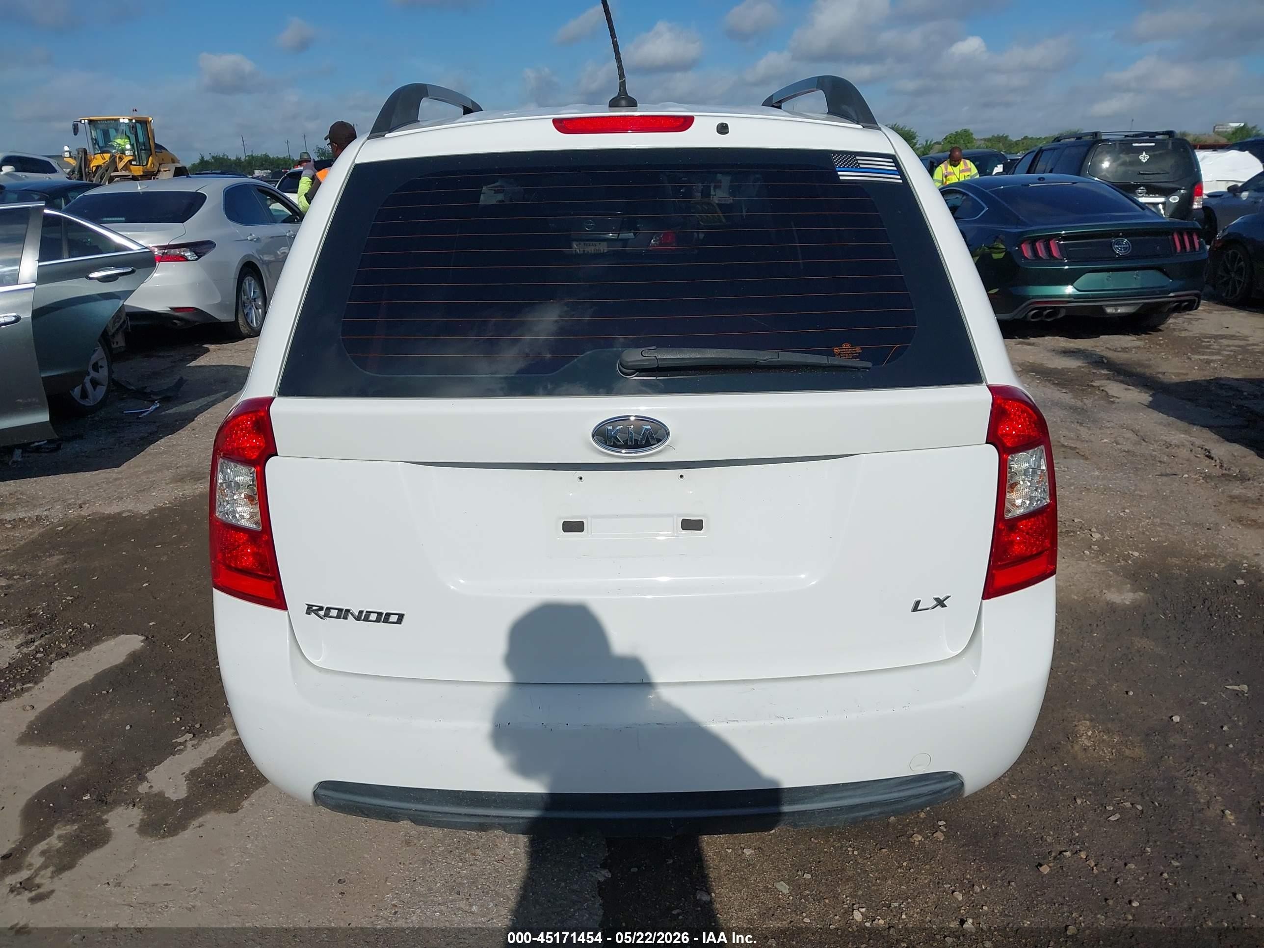 2010 Kia Rondo Lx White vin: KNAHG8C96A7308884