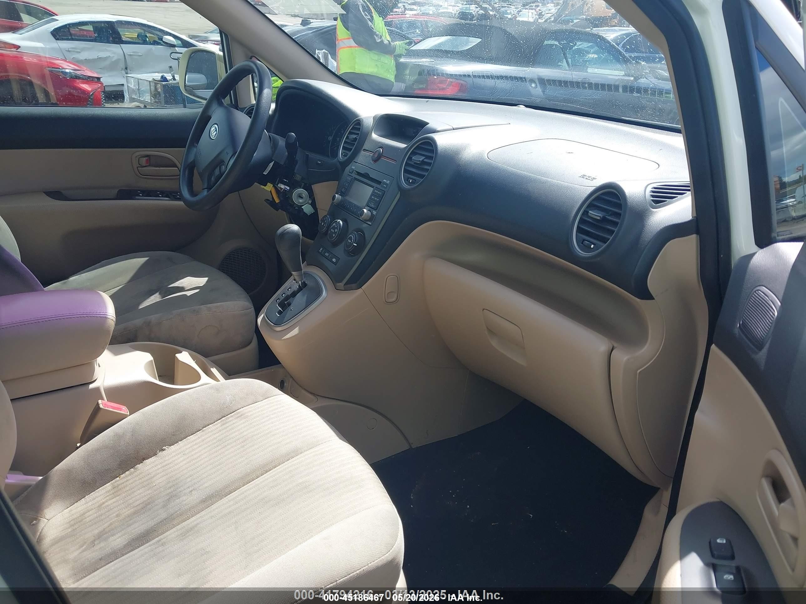 2010 Kia Rondo Lx Белый vin: KNAHG8C98A7302651