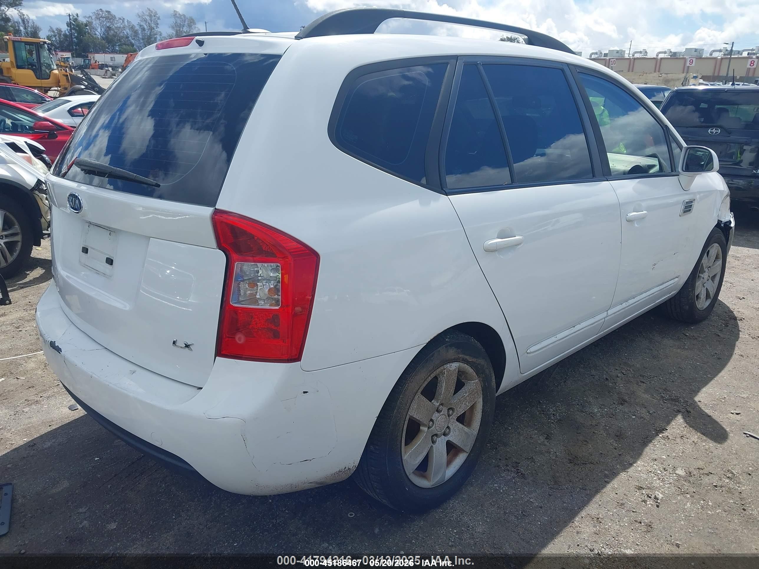 2010 Kia Rondo Lx Белый vin: KNAHG8C98A7302651