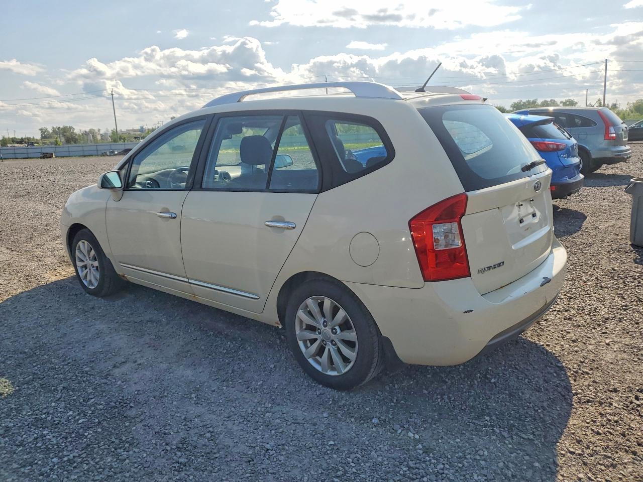 2012 Kia Rondo Cream vin: KNAHH8A65C7408564