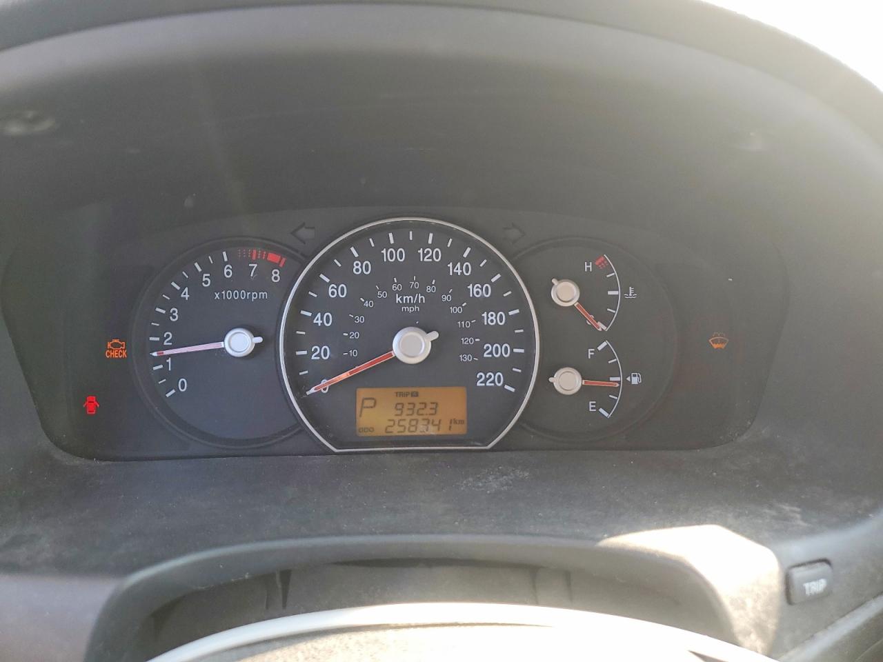 2012 Kia Rondo Cream vin: KNAHH8A65C7408564