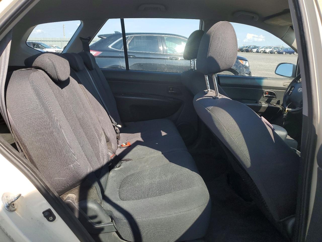 2012 Kia Rondo Cream vin: KNAHH8A65C7408564
