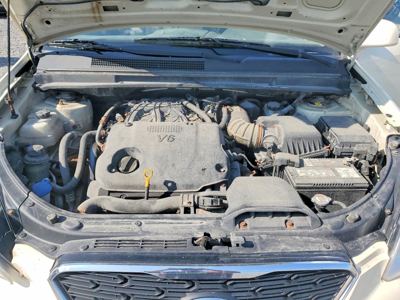 2012 Kia Rondo Cream vin: KNAHH8A65C7408564