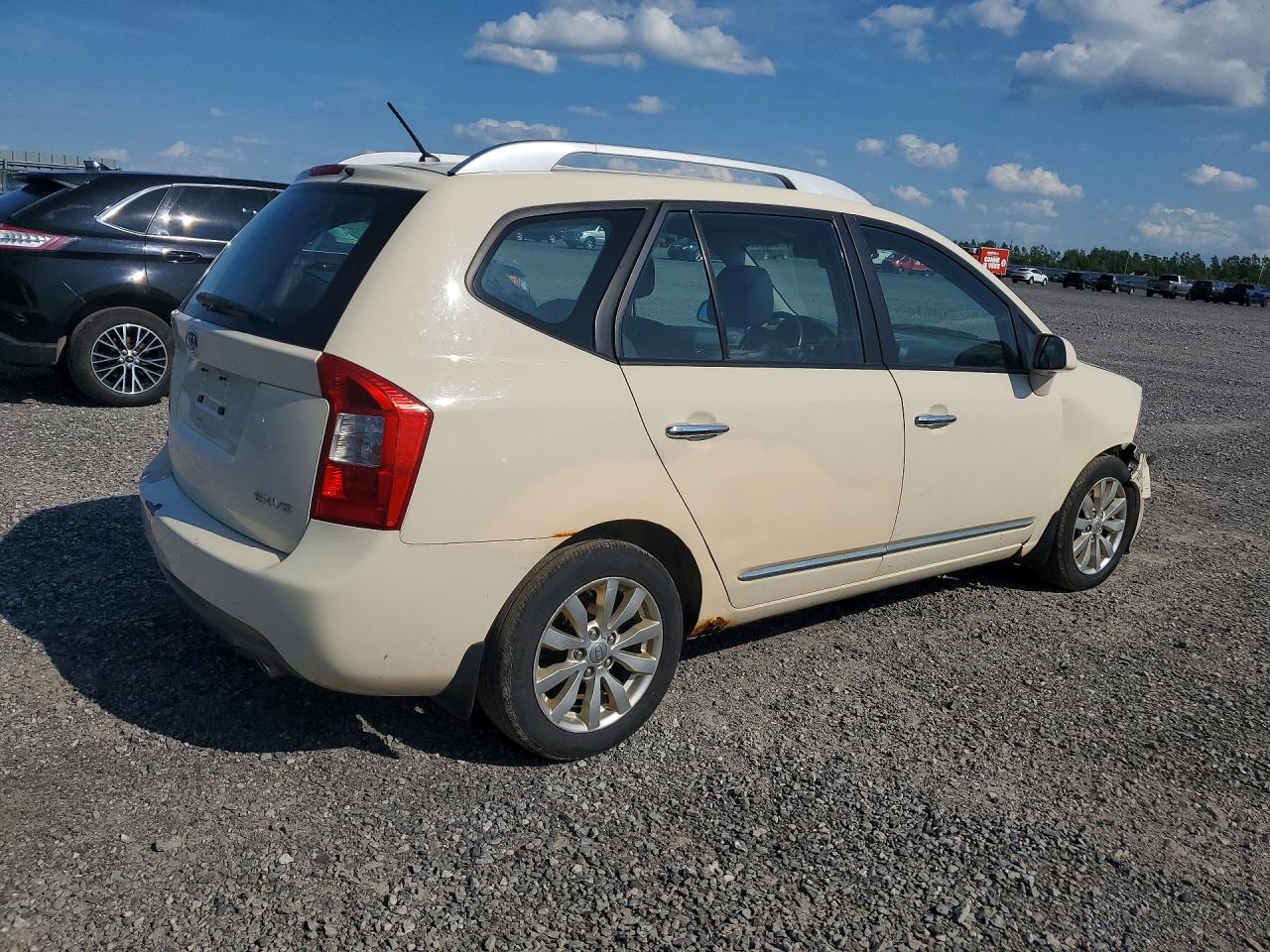 2012 Kia Rondo Cream vin: KNAHH8A65C7408564
