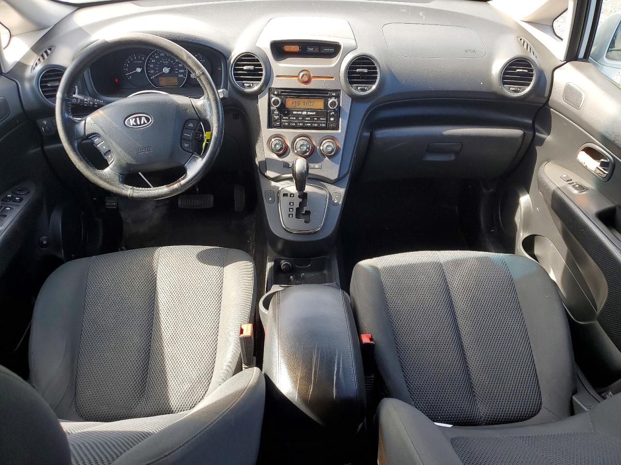 2012 Kia Rondo White vin: KNAHH8A85C7372618