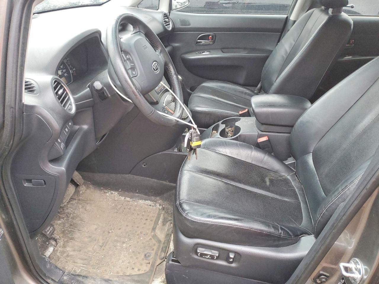 2011 Kia Rondo Серебряный vin: KNAHH8C60B7360130