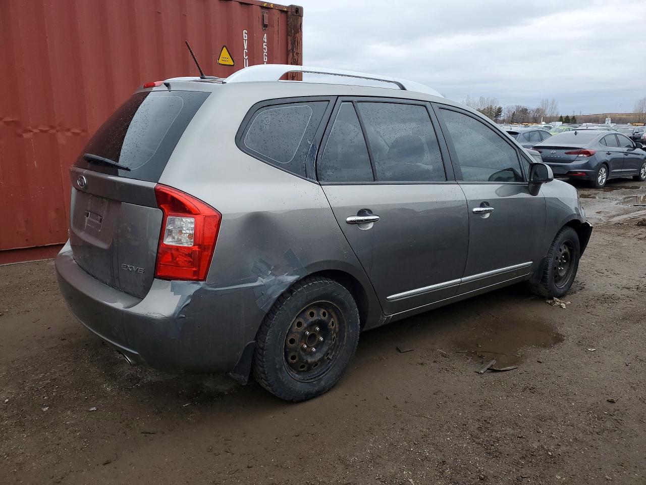 2011 Kia Rondo Серебряный vin: KNAHH8C60B7360130