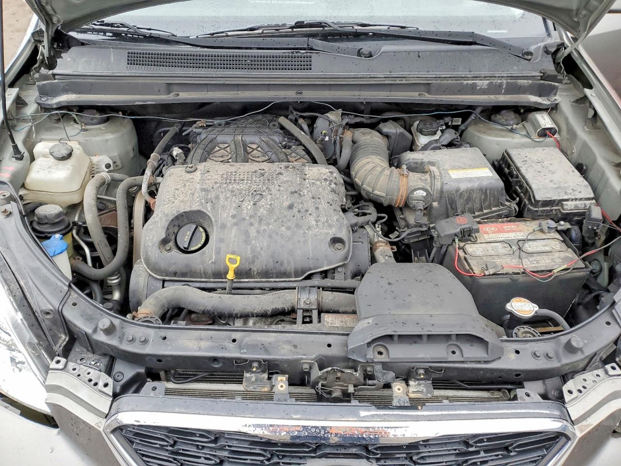 2011 Kia Rondo Серебряный vin: KNAHH8C60B7360130