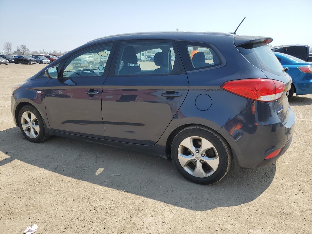 2016 Kia Rondo  Синий vin: KNAHT8A31G7126626