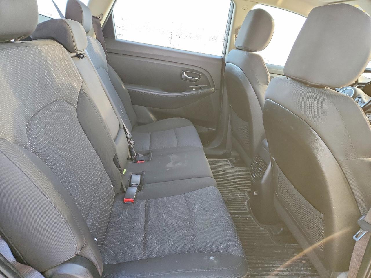 2014 Kia Rondo Серебряный vin: KNAHT8A32E7047799