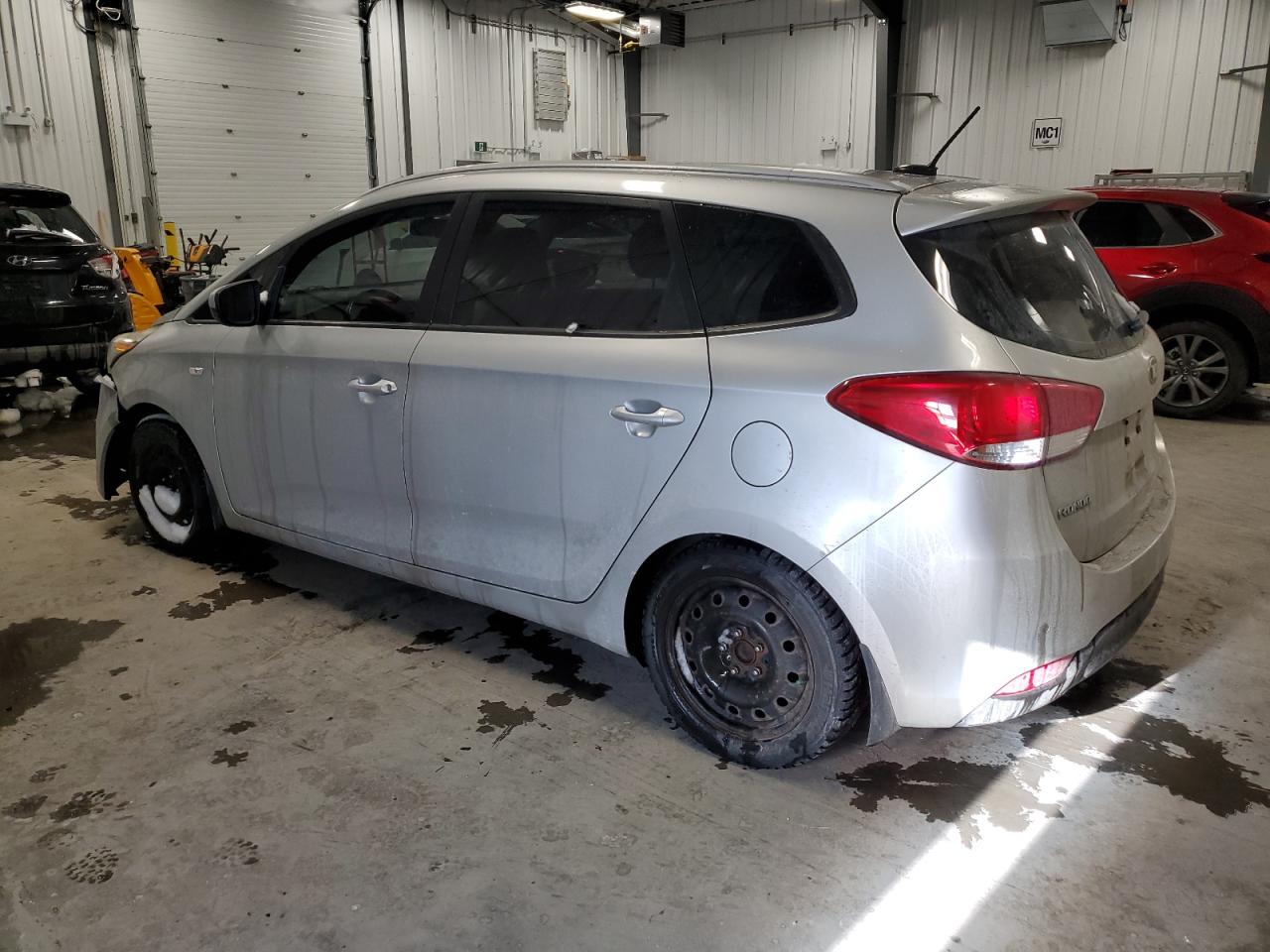 2016 Kia Rondo  Silver vin: KNAHT8A33G7129415