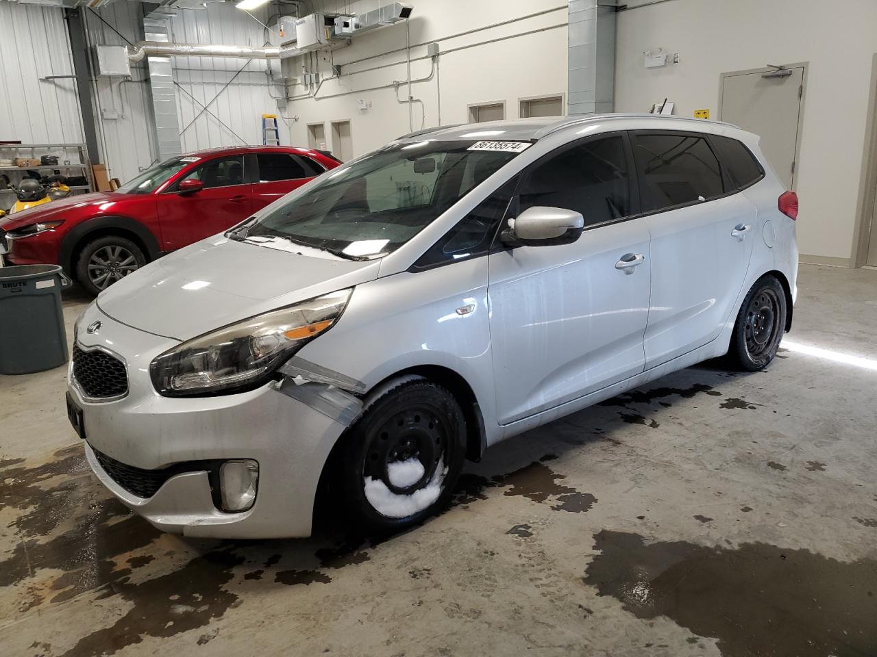 2016 Kia Rondo  Silver vin: KNAHT8A33G7129415