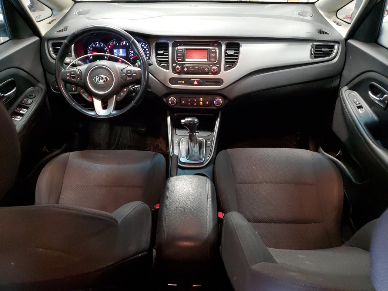 2016 Kia Rondo  Silver vin: KNAHT8A33G7129415