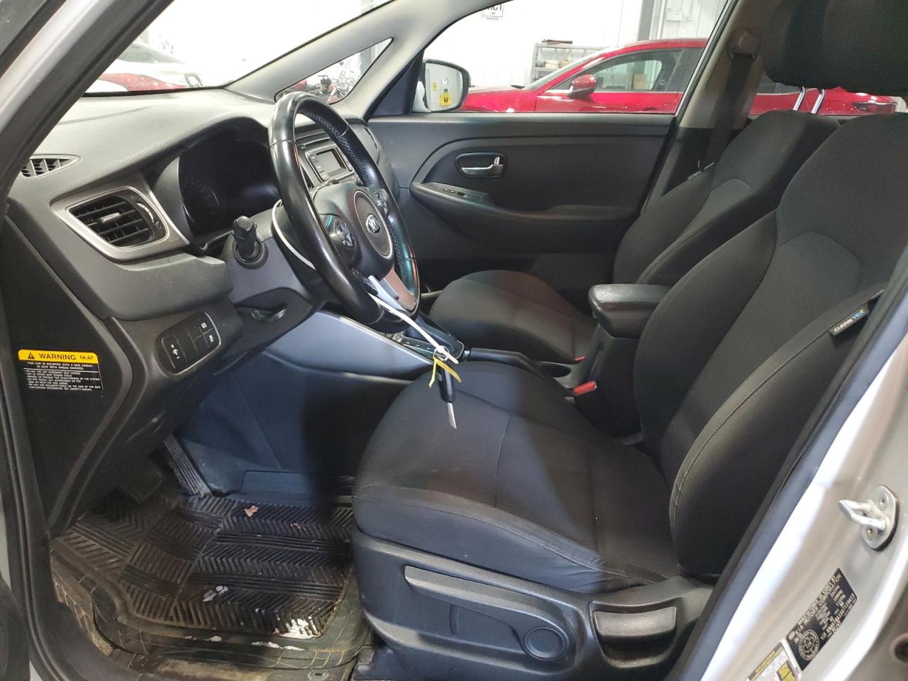 2016 Kia Rondo  Silver vin: KNAHT8A33G7129415