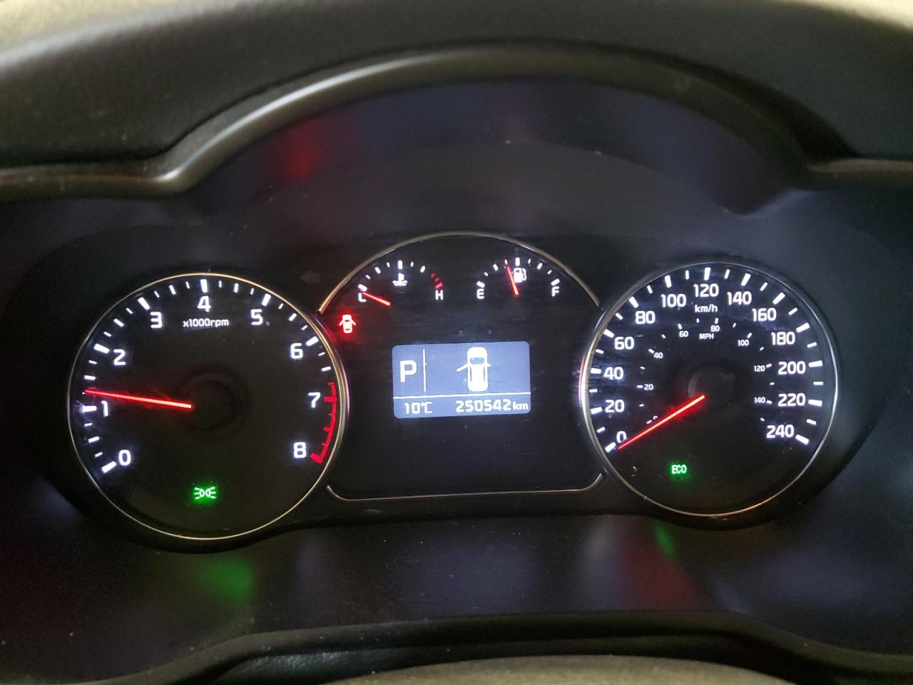 2016 Kia Rondo  Silver vin: KNAHT8A33G7129415