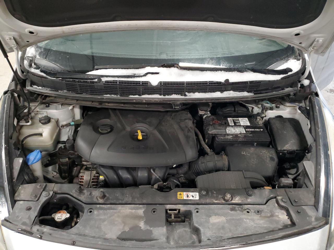 2016 Kia Rondo  Silver vin: KNAHT8A33G7129415