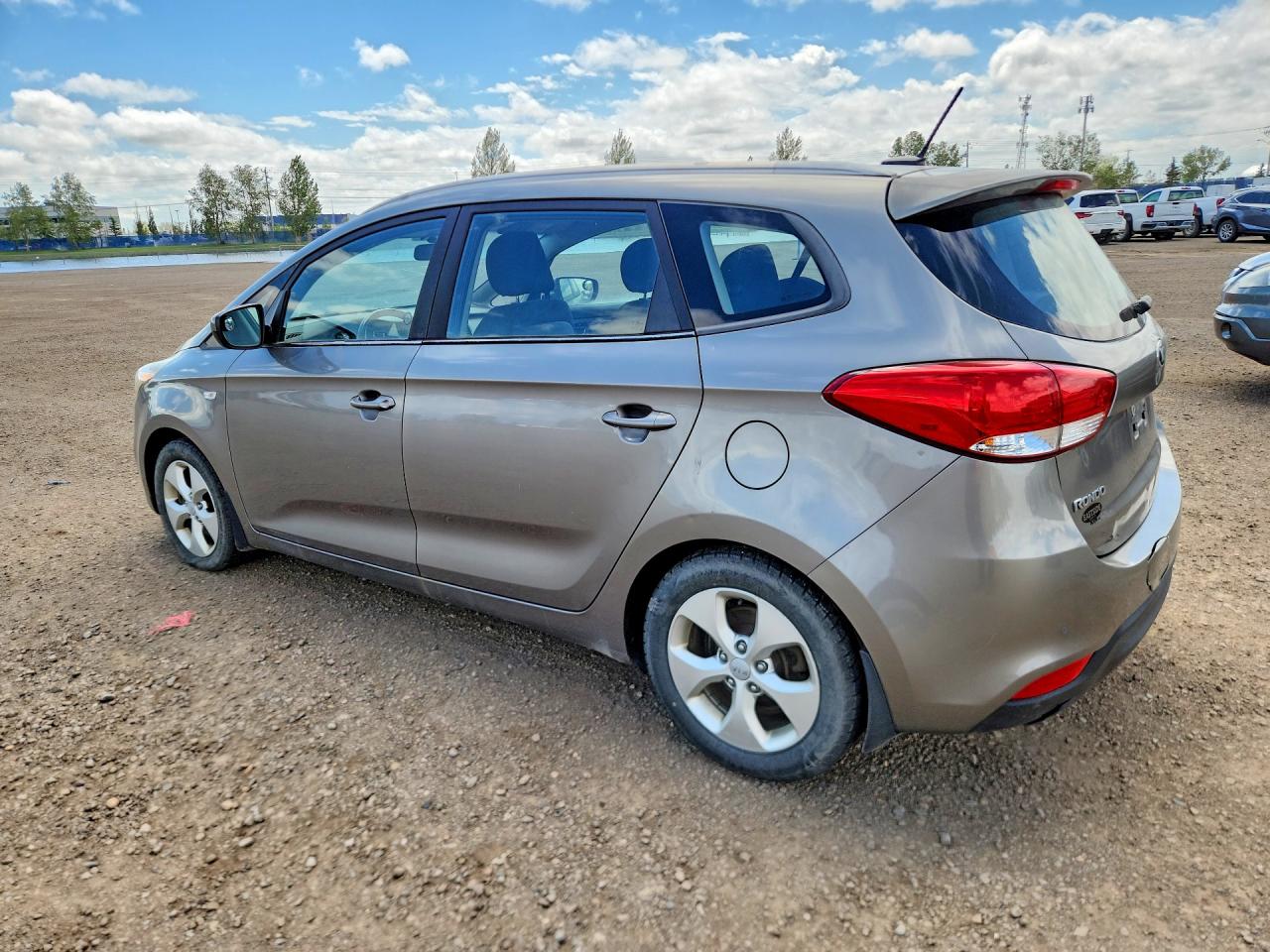 2014 Kia Rondo Gray vin: KNAHT8A35E7048462