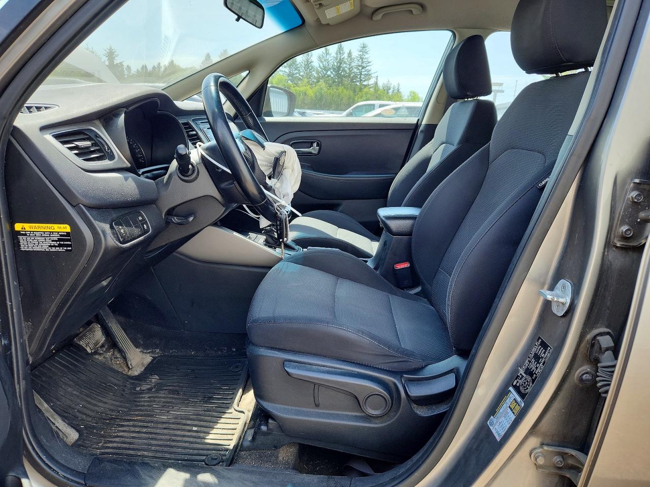 2014 Kia Rondo Silver vin: KNAHT8A36E7060376
