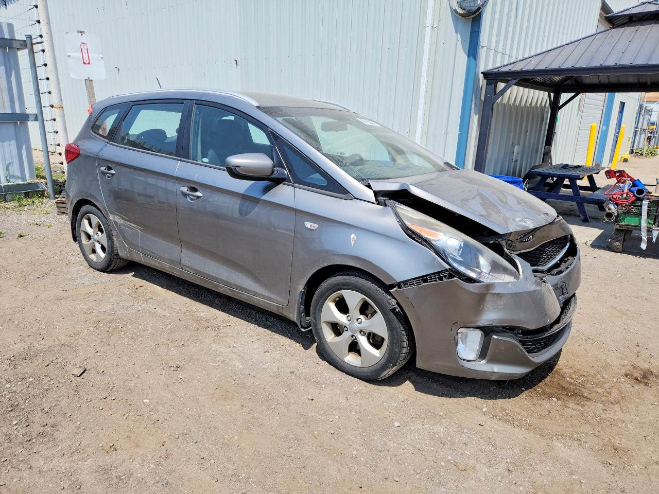 2014 Kia Rondo Silver vin: KNAHT8A36E7060376