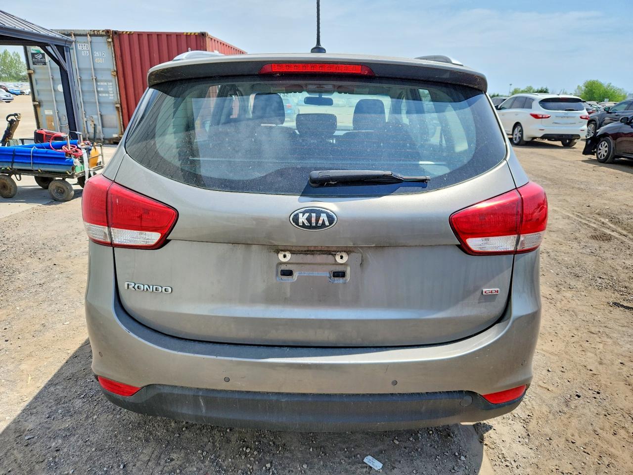 2014 Kia Rondo Silver vin: KNAHT8A36E7060376