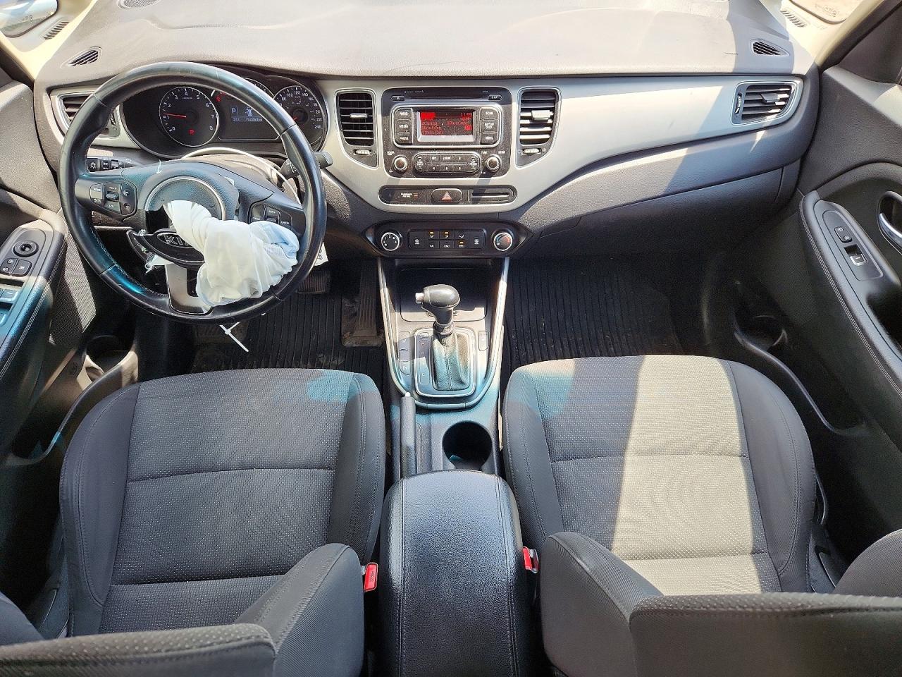 2014 Kia Rondo Silver vin: KNAHT8A36E7060376