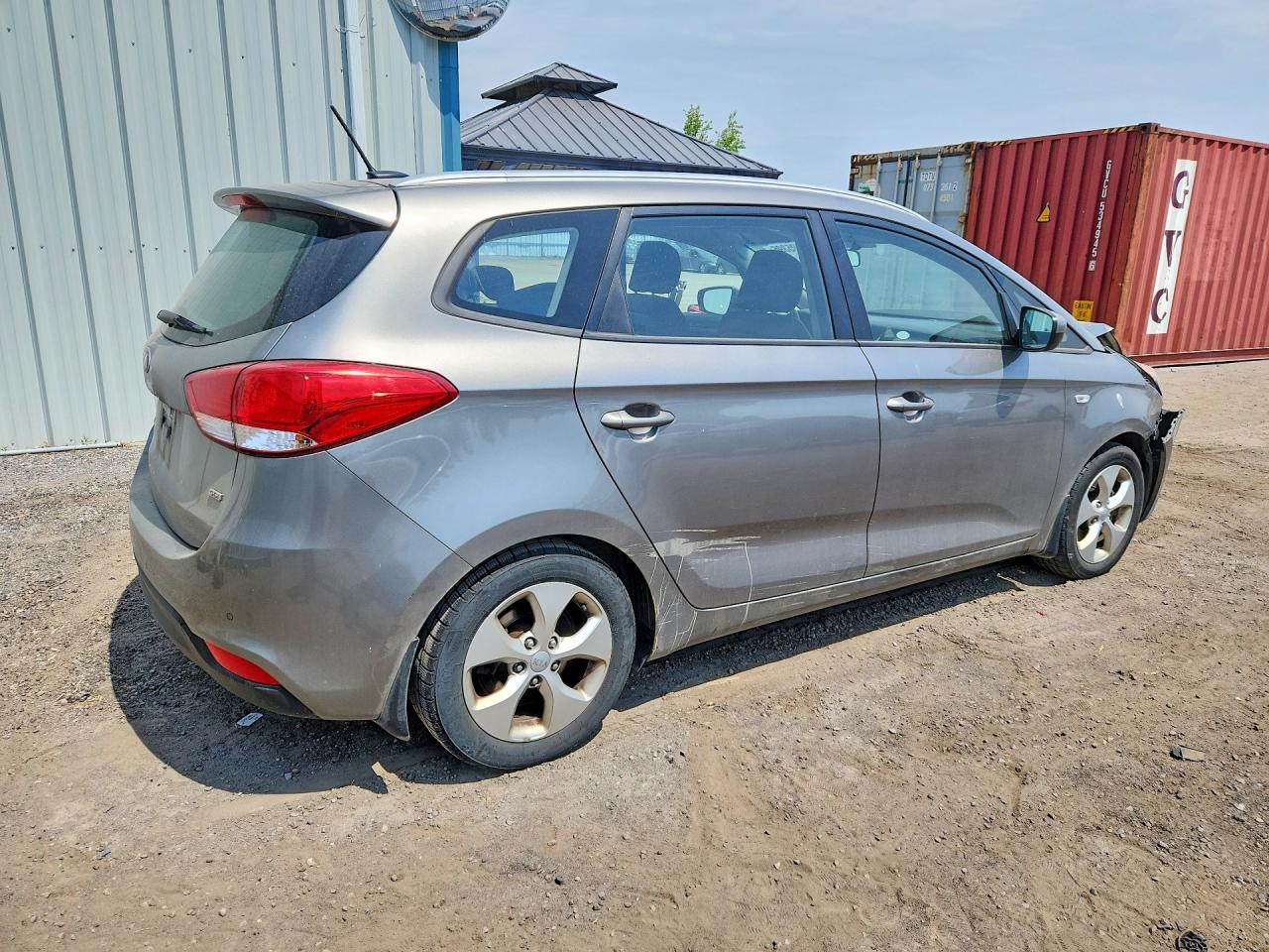 2014 Kia Rondo Silver vin: KNAHT8A36E7060376