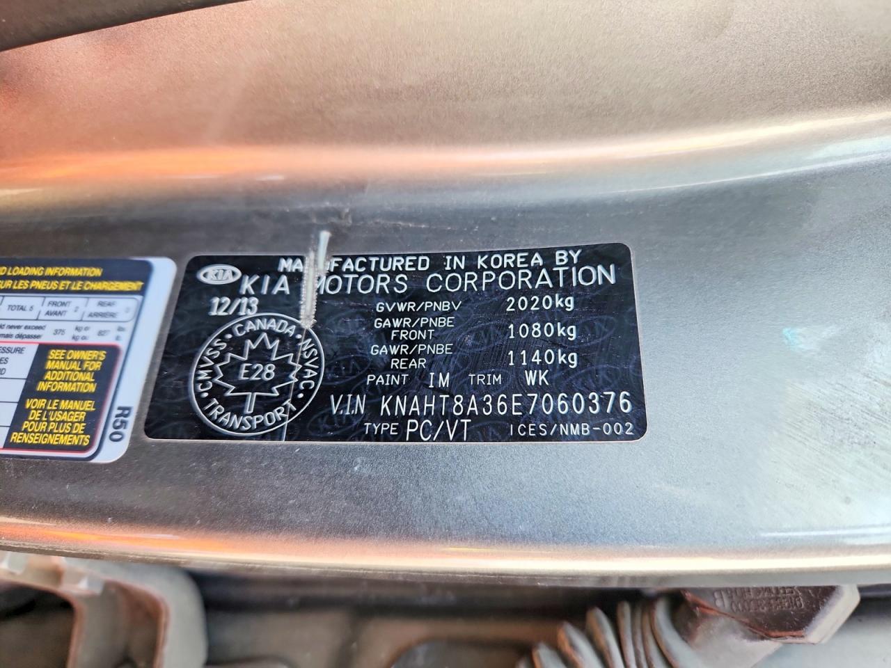 2014 Kia Rondo Silver vin: KNAHT8A36E7060376