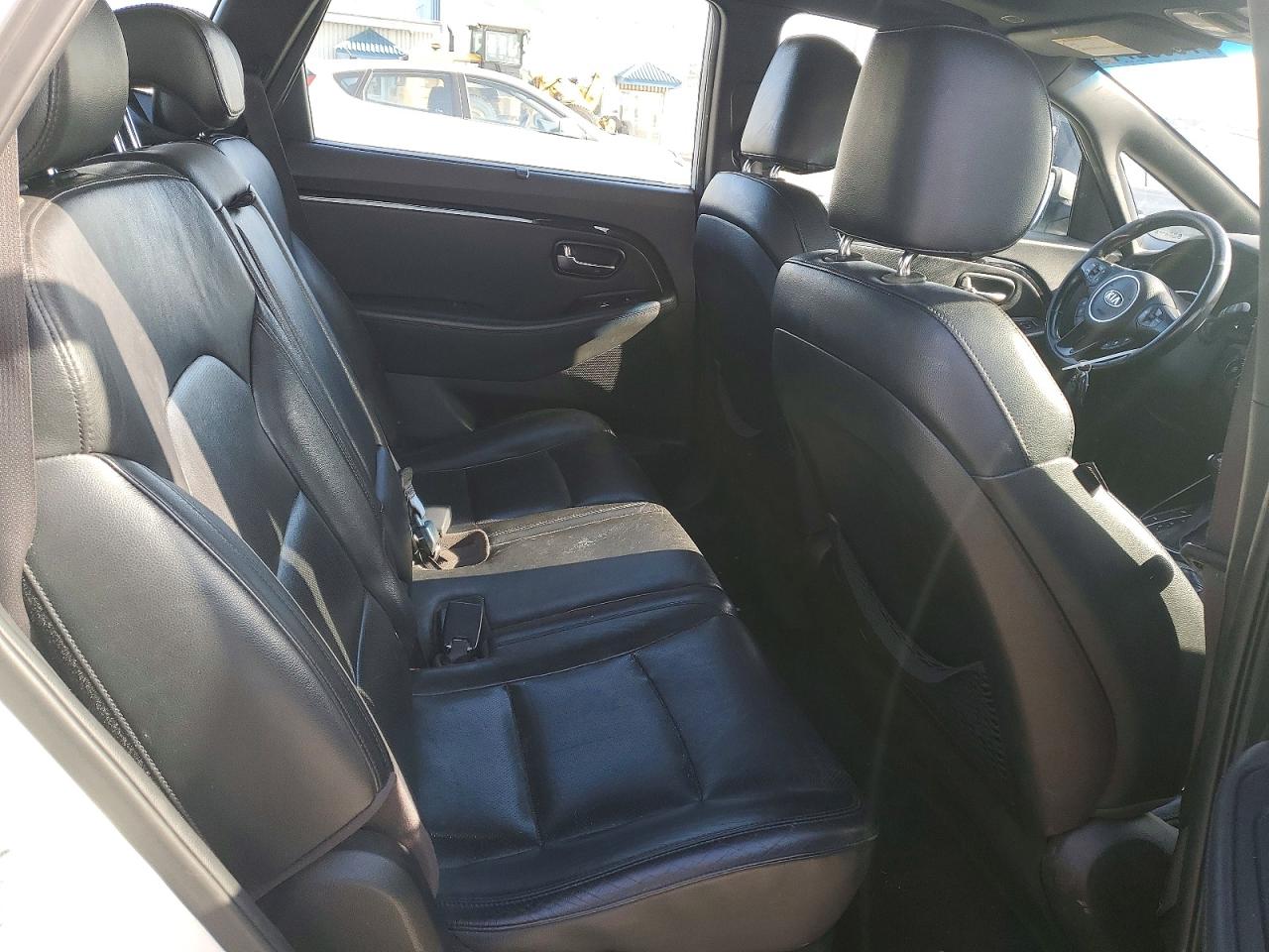 2014 Kia Rondo Белый vin: KNAHU8A32E7053454