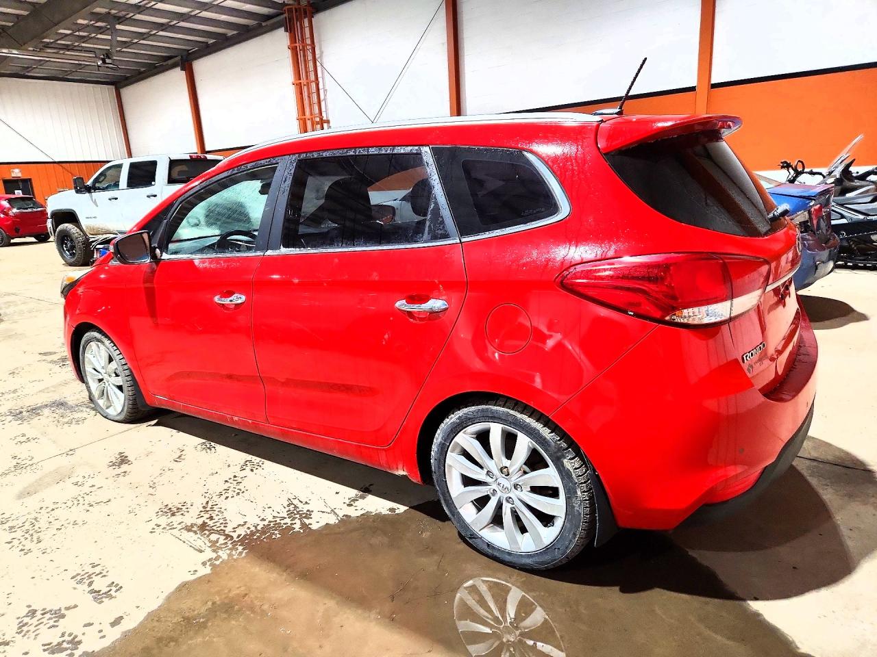 2015 Kia Rondo Red vin: KNAHU8A32F7077416