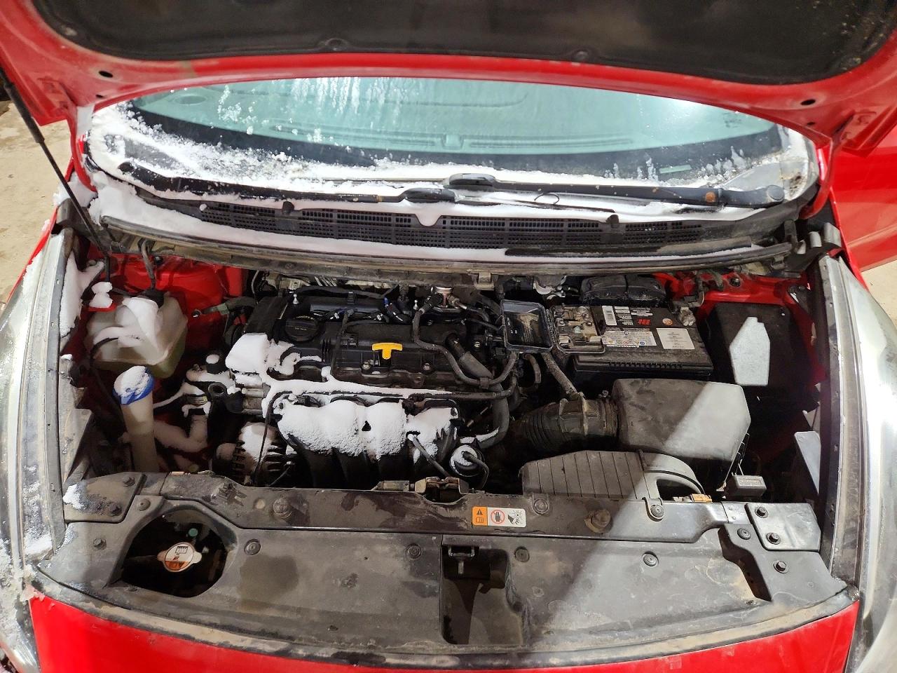 2015 Kia Rondo Red vin: KNAHU8A32F7077416