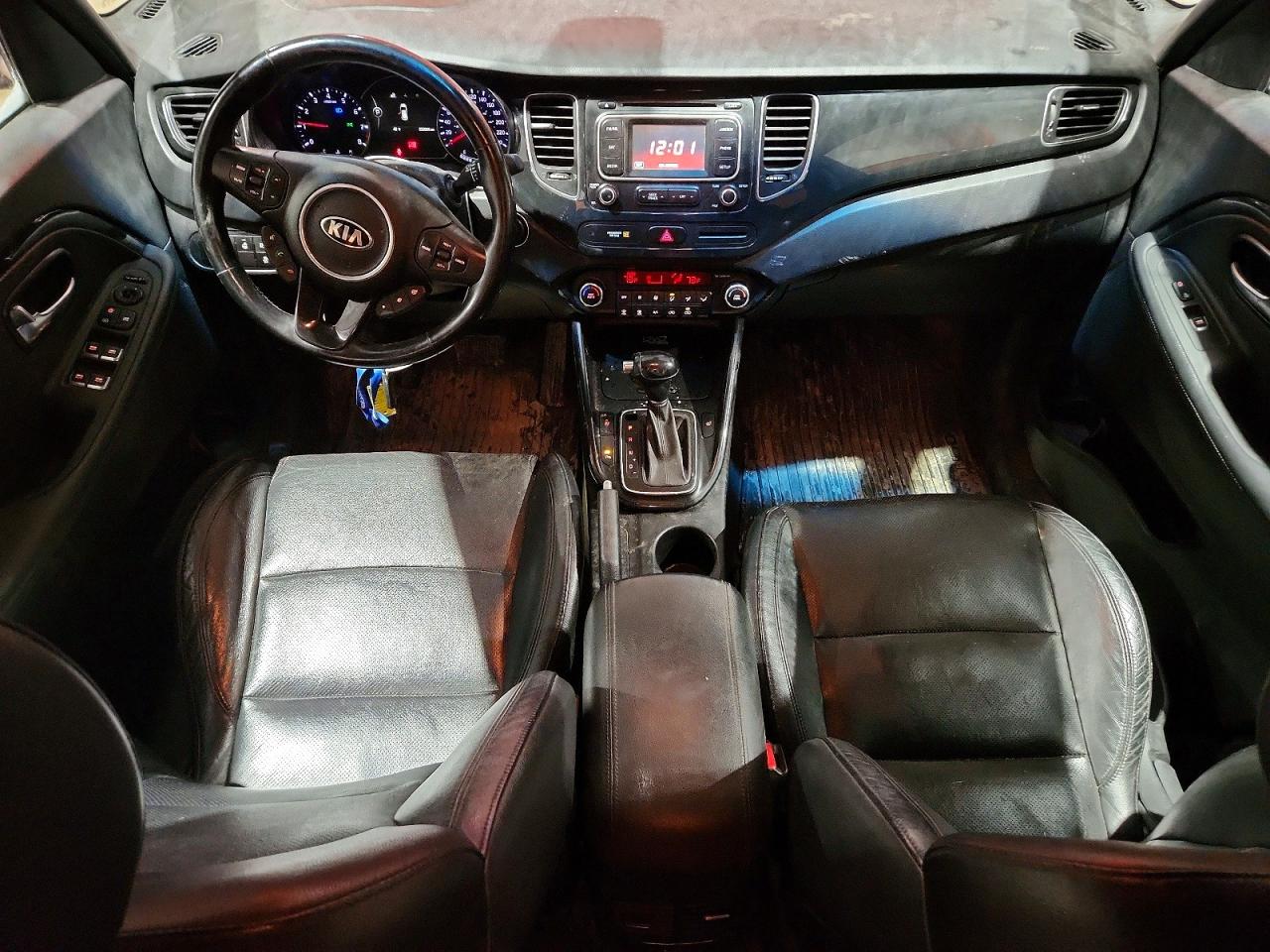 2015 Kia Rondo Red vin: KNAHU8A32F7077416